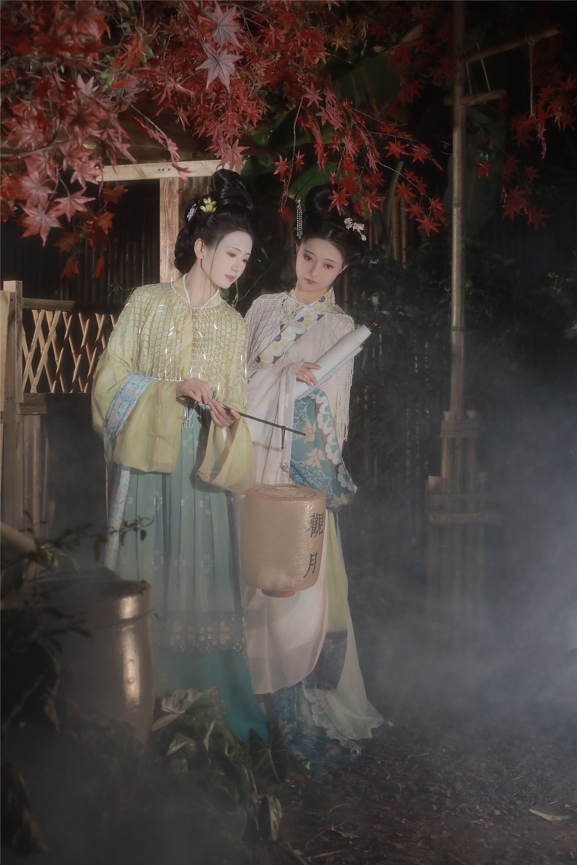 YITUYU艺图语 2025.02.06 眉目自成诗三百，鬓如春风裁 一固美撇捺